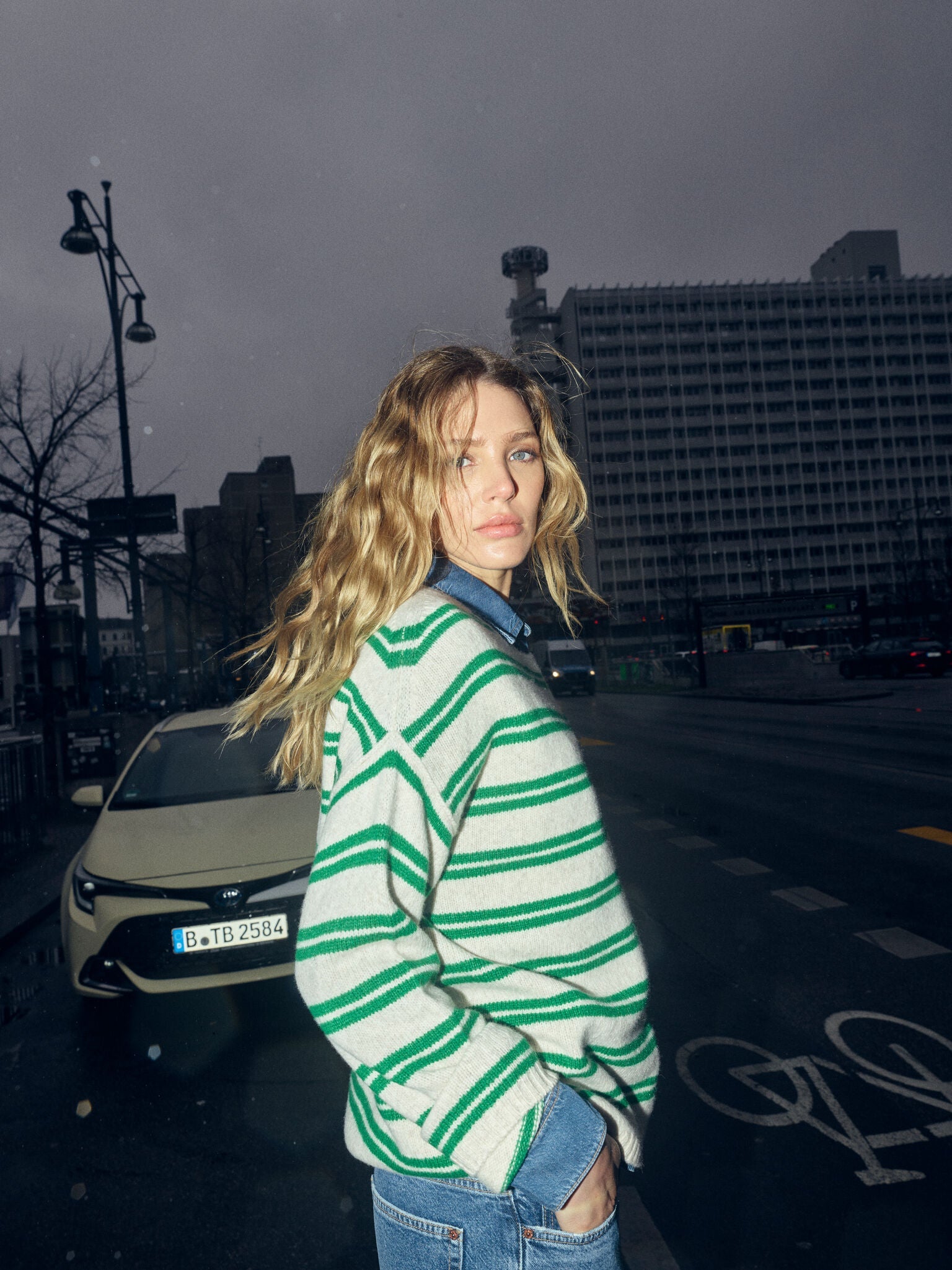 Modelshot / Amazon / Detail